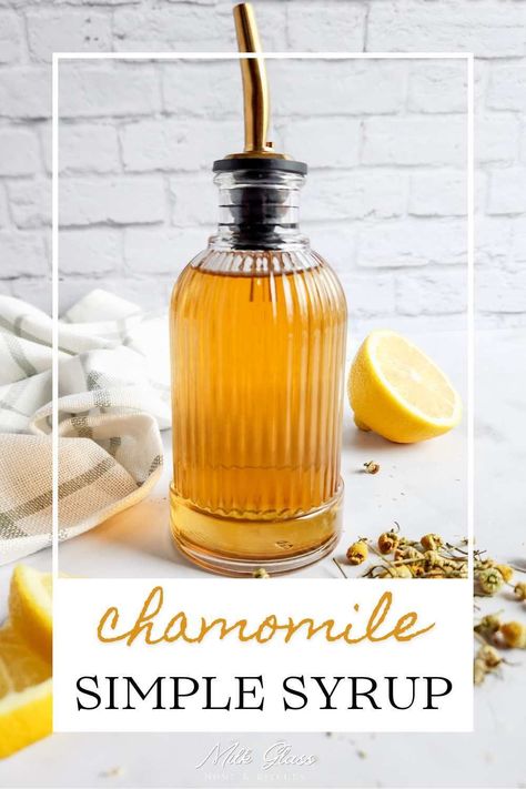 Jazz up your drinks this summer with this chamomile simple syrup! It's got that sweet, flowery smell everyone loves, and it's just the ticket for making the best lemonades, sodas, and whatever else you fancy. Summertime sipping, sorted! Christmas Simple Syrup, Drink Syrup Recipes, Fruit Simple Syrup Recipe, Syrup Recipe For Cocktails, Chamomile Syrup, Chamomile Recipes, Chamomile Tea Benefits, Homemade Coffee Syrup, Thyme Simple Syrup