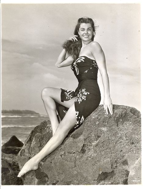 Movie Star Swimmer Ester Williams Golden age of Hollywood! Ester Williams, Beach Film, Esther Williams, Hollywood Beach, Classic Actresses, Actrices Hollywood, Hollywood Fashion, Golden Age Of Hollywood, Vintage Pinup