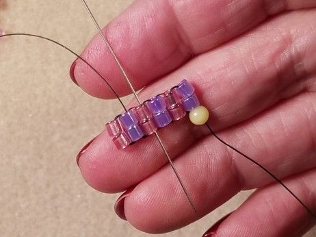 Ladder Stitch Tutorial Beads, Ladder Stitch Beading, Ladder Stitch Tutorial, Beading Basics, Weaving Stitches, Cubic Right Angle Weave, Beading Stitches, Bead Matted, Right Angle Weave