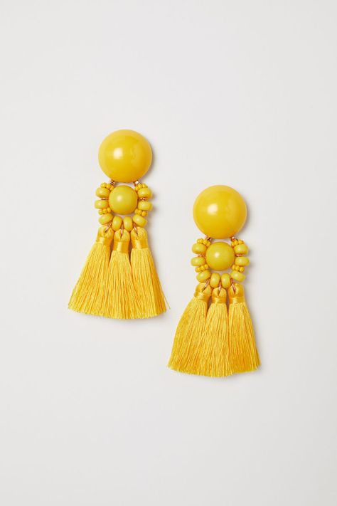 30 Earrings Under $20 to Make a Statement | Affordable Style Blogger // marigold jewelry, yellow summer outfits, statement earrings for her Yellow Summer Outfits, Yellow Statement Earrings, Earrings Outfit, Easy Diy Jewelry, Yellow Earrings, Style Blogger, Home Essentials, Large Earrings, Southern Style