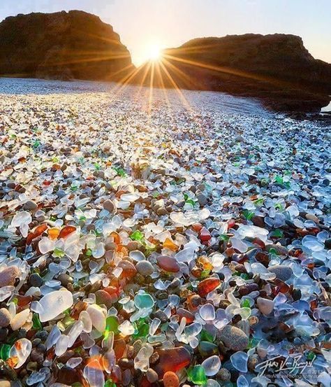 Glass Beach, Fort Bragg, California #travel #USA. Ive been here! So cool,it really looks like this! Glass Beach California, Fort Bragg California, Matka Natura, Glass Beach, Sea Glass Beach, Fort Bragg, Halong Bay, Jolie Photo, Sunset Beach