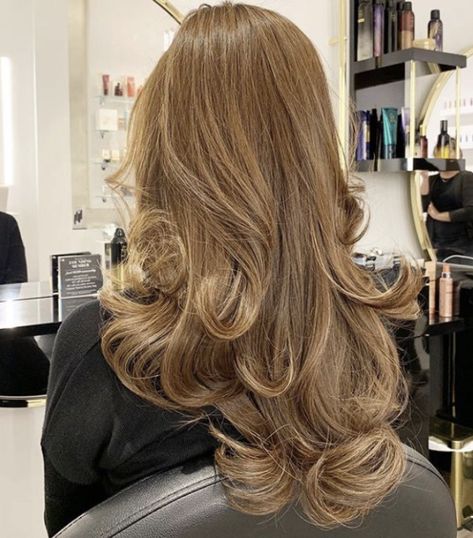 a brush that can get you a perfect blow out from a salon at home within 5 minutes Blow Dry Round Brush Style, Flicky Blow Dry, Blow Dry Round Brush, Blow Dry Styles, Curly Blowout, Blow Out Hair, Brushing Hair, Blowout Curls, Wig Inspiration