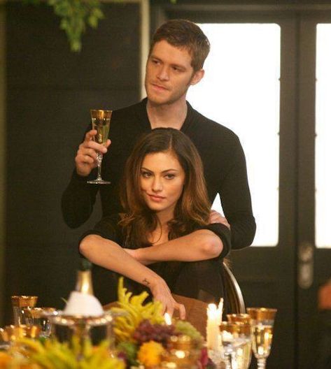 #klausmikaelson #hayleymarshall #theoriginals Vampire Werewolf, Hayley The Originals, Hayley And Klaus, Klaus From Vampire Diaries, Klaus The Originals, Vampire Diaries Poster, The Vampire Diaries 3, The Originals Tv, Vampire Diaries Movie