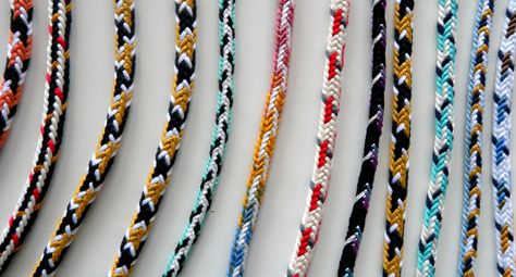 Unorthodox 7-loop fingerloop braids, by Ingrid Crickmore Micro Cord Bracelets, Fingerloop Braiding, Kumihimo Diy, Square Braid, Cord Bracelet Diy, Kumihimo Tutorial, Floss Bracelets, Paracord Projects Diy, Finger Weaving