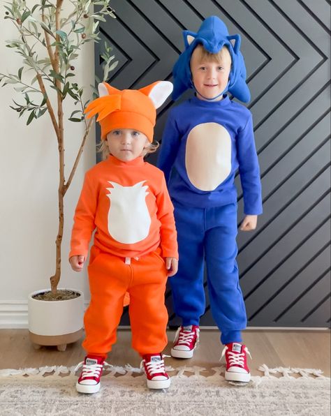 Sega sonic hedgehog tails no-sew velcro diy halloween costumes for kids and toddlers Homemade Sonic Costume, Sonic Costumes Diy, Halloween Costumes For 3 Brothers, Sonic The Hedgehog Costume Kids Diy, Sonic The Hedgehog Family Costume, Sonic Family Costumes, Sonic And Tails Costume, Tails Costume Diy Sonic, Diy Sonic The Hedgehog Costume