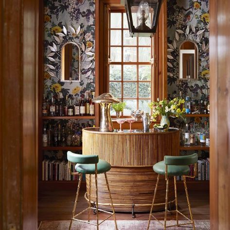 Modern Dining Room Design Ideas, Bar With Wallpaper, Charleston Style Home Interior, Cocktail Room In House, Home Bar Interior Design, Bar Room Ideas In House, Dining Room With Bar, Artsy Cottage, Eclectic Bar