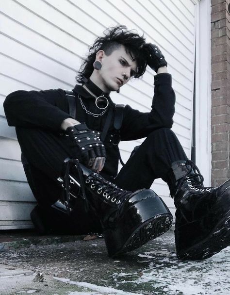 Goth Looks Outfits Men, Rockstar Outfit Ideas For Women, Punk Goth Fashion Men, Goth Punk Men, Goth Photoshoot Men, Male Trad Goth Fashion, Men’s Gothic Fashion, Goth Boys Aesthetic, Masc Tradgoth