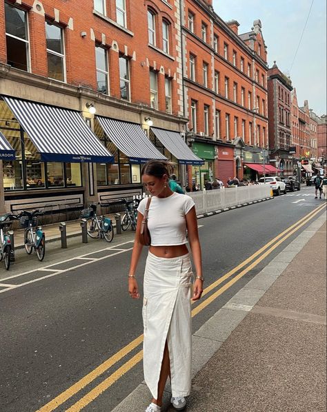 Surf Aesthetic, England Summer, Europe Outfits, Insta Pics, Summer Work Outfits, Mode Ootd, Stockholm Fashion, Famous Models, Fit Ideas