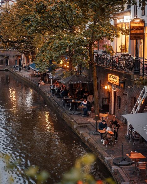 Ryan Casey’s Instagram photo: “Autumn vibes in Utrecht. #utrecht #netherlands #autumnvibes #anotherdamphotographer” Utrecht Netherlands, Fotografi Alam Semula Jadi, Voyage Europe, City Vibe, Autumn Vibes, Jolie Photo, Alam Semula Jadi, City Aesthetic, Travel Inspo