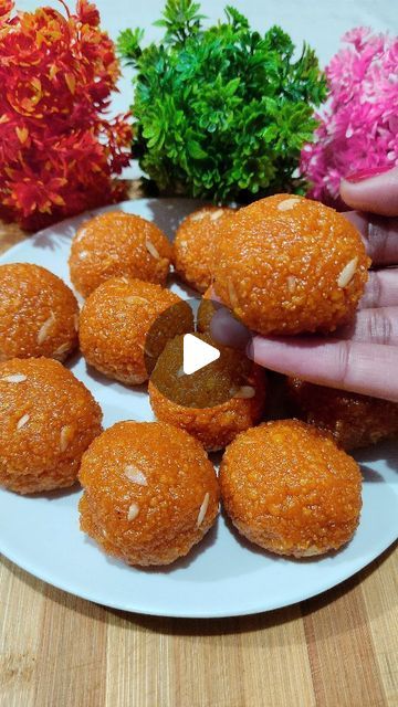 Mathi Recipe, Laddu Recipe Indian Sweets, Easy Indian Sweet Recipes, Laddu Recipe, Orange Food, Easy Dessert Recipes Quick, Festival Food, Orange Food Coloring, Gram Flour