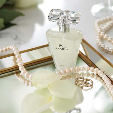 Rare Pearls Eau de Parfum https://www.avon.com/product/rare-pearls-eau-de-parfum-78806?rep=johnyates Show off every facet of your beauty with the Rare Collection. Rare Pearls features a luminous blend of exquisite florals that reveals a bouquet of warm and dreamy notes. 1.7 fl. oz. NOTES • Top: Shimmering magnolia • Middle: White pepper • Bottom: Creamy rosewood Fragrance Category Soft Floral Avon Fragrance, Rare Pearls, Earthy Fragrance, Warm Fragrance, Beauty Must Haves, White Pepper, Sweet Fragrances, Soft Floral, Fresh Fragrances