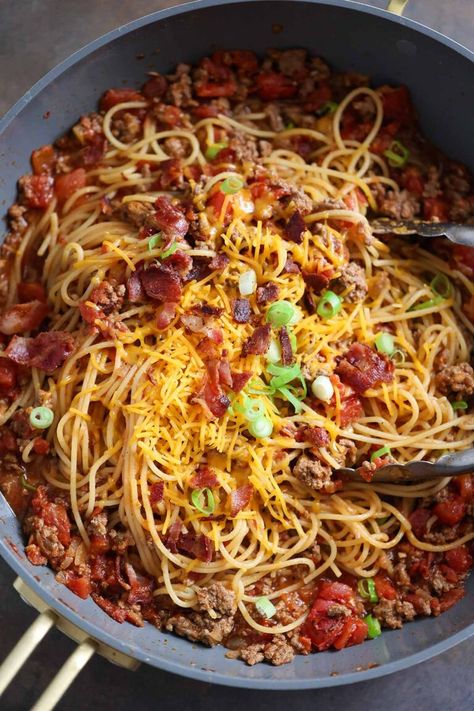 Cowboy Spaghetti Cowboy Spaghetti Rachel Ray, Brisket Spaghetti, Cowboy Spaghetti Recipes, Cowboy Spaghetti, Bbq Spaghetti, Cowboy Recipes, Tomatoes And Cheese, Spaghetti Recipes Easy, Spaghetti Dinner