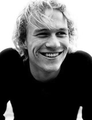 Heath Ledger Heath Ledger Hot Pics, Heath Ledger Black And White, Heath Ledger 90s, Heath Ledger Aesthetic, Heath Ledger Poster, Heath Ledger Wallpaper, Heath Ledger Smile, Health Ledger, Stars D'hollywood