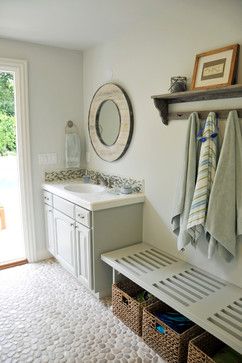 Small Pool House Bathroom, Pool Changing Room Ideas, Pool House Changing Room, Pool House Bathroom Ideas, House Plans With Pool, Pool Bathroom Ideas, Pool Changing Room, Small Pool House, Small Pool Houses