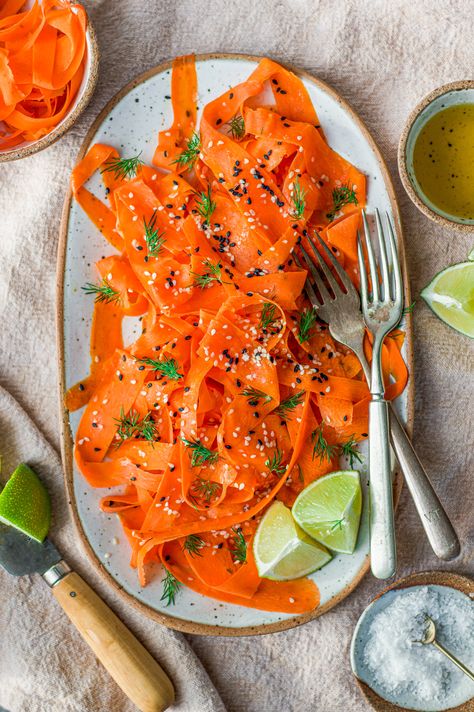 Raw Carrot Salad, Carrot Salad Recipes, Raw Carrots, Grape Salad, Hormone Balance, Carrot Salad, Lunch Salads, Deilig Mat, Shredded Carrot