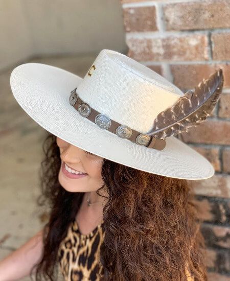 Gypsy Waltz || The Sierra Desert Charlie 1 Horse Hat $139.95    #outfitoftheday #styleoftheday  #outfitinspiration #ootd #onlineboutique #boutique #onlineshopping #fashion #love #shopsmall #trend #style #fashion #womensclothing #shoplocal #styleblogger #womensfashion #wearitloveit #2020fashion #casualstyle #casualoutfit #western #fringe #hates #bellbottoms Charlie Horse Hats, Straw Hats Outfit, Charlie 1 Horse Hat, Plaid Shirt Outfits, Western Glam, Boat Hat, Urban Cowgirl, Classy Cowgirl, Cowgirl Look