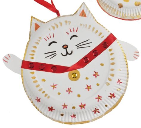 Help celebrate Chinese New Year by making this Lucky Waving Cat – a traditional symbol in Chinese culture. Fun and easy to make from a paper plate! Full step-by-step instructions for this and dozens of other craft projects to help keep your kids engaged, entertained and educated! See the latest Winter issue of Creative Steps … Chines New Year Crafts For Kids 2022, Lunar New Year Projects For Kids, Easy Chinese New Year Crafts, Cny Art Craft For Kids, Chinese New Year Crafts For Kids Easy, Chinese New Year Art Projects For Kids, Lunar New Year Art For Kids, Lunar New Year Art Projects, Chinese New Year Kids Crafts