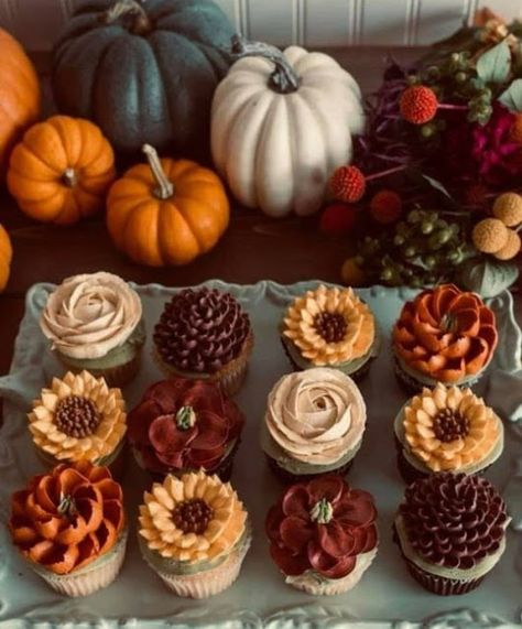 Fall Cupcakes, Läcker Mat, Fall Treats, Halloween Cupcakes, Fall Party, Baby Shower Fall, Fall Baking, Fall Baby, Fall Desserts