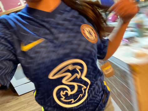 Mason Mount Shirt, Chelsea Shirt Outfit, Chelsea Fan Aesthetic, Chelsea Jersey Outfit, Football Shirt Outfit Women, Soccer Jersey Aesthetic, Soccer Jersey Outfit Women, Chelsea Aesthetic, Chelsea Outfit