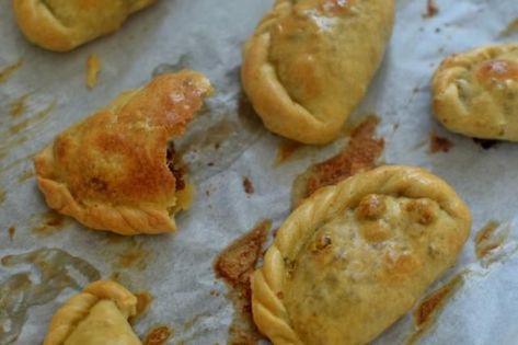 Chorizo Empanadas, Avocado Dipping Sauce, Work Snacks, Beef Chorizo, Parmesan Chicken Wings, Creamy Avocado Sauce, Chorizo Recipes, Easy Potato Salad, Beef Empanadas