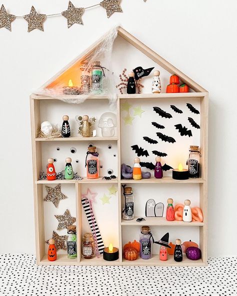 ⭐️ Display case for indoor Halloween decorations ⭐️ Our house shaped display shelves can host all kinds of small Halloween decorations: ghosts, skulls, spiders, bats - you name it!  ⭐️ Create a miniature hunted house or add some fall decor - whatever you choose, it will surely drive attention from everyone, big or small.  ⭐️ And the best part is that you can change this adorable shelfie up for each holiday!  ⭐️ Get a FREE mini bunting for your dollhouse: https://bit.ly/LovelyLittleHouse Variations: ⭐️ Black: a black finish on the outside and natural timber finish on the inside ⭐️ White: a white-colored backboard and wooden walls in a natural timber finish ⭐️ Mint: a mint-colored backboard and wooden walls in a natural timber finish ⭐️ Gray: a gray-colored backboard and wooden walls in a na Small Halloween Decorations, Halloween Decorations Ghosts, Creative Accent Wall, Haunted House Decor, Dollhouse Halloween, Ornament Stand, Modern Toys, Toy Display, Halloween Displays