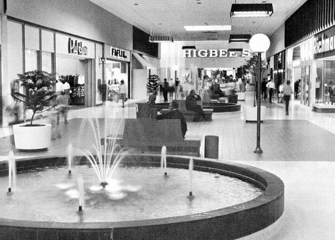 Vintage photos of lost Shopping Malls of the '50s, '60s & '70s Lorain Ohio, Elyria Ohio, Cleveland Rocks, Just A Small Town Girl, Retro Photos, Happy Childhood, London Pubs, Mall Of America, Retro Stuff