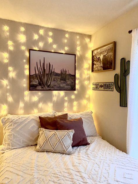 Ranchero Room Decor, Western Cactus Room Decor, White And Gold Western Room, Country Room Painting Ideas, Cute Bedroom Ideas Western, Western Bed Spreads Comforter, Western Themed Bedroom Modern, Western Bedroom Wall Ideas, White Western Bedroom Ideas