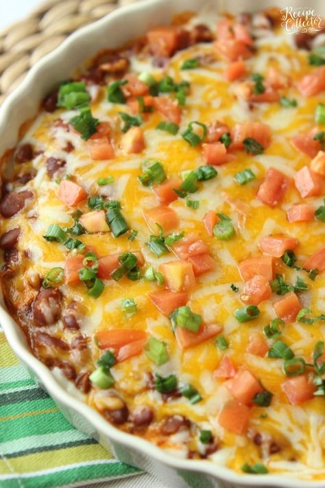 Cream Cheese Chili, Hot Bean Dip, Bean Cheese Dip, Diy Sauces, Baked Dip, Party Dinners, Bean Dip Recipes, Chili Beans, Delicious Dips