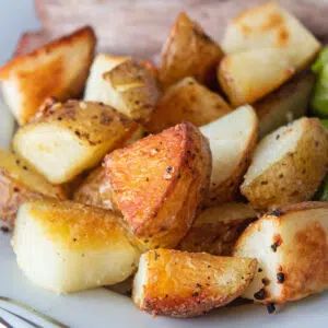 Oven Roasted Potatoes Easy, Potato Side Dishes Easy, Sausage Dinner, Ranch Chicken Casserole, Oven Roasted Potatoes, Dried Potatoes, Christmas Dinner Menu, Vegetable Fried Rice, Buttered Noodles