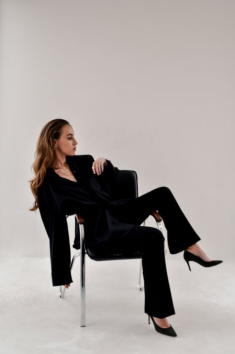 Formals Poses Women, Ladies Studio Photoshoot Poses, Oversized Suit Women Photoshoot, Black Suit Women Photoshoot, Corporate Baddie Photoshoot, Boss Lady Photoshoot Ideas, Women Suit Photoshoot, Suit Photoshoot Women, Women In Suits Photoshoot