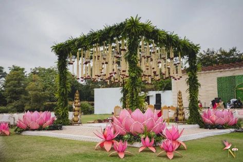 Banquet Hall Wedding Decor Indian, Mandap Aisle Decor, Phere Mandap Decoration, Lotus Theme Wedding, Vidhi Mandap Indian Weddings, Outdoor Indian Wedding Mandap, Lotus Wedding Decor, Wedding Chori, Wedding Setup