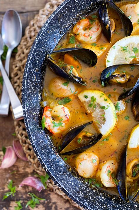 Seafood Skillet, Fish Stew Recipes, Pan Recipe, Gluten Free Recipe, Easy Seafood Recipes, One Pan Meals, Fish Dishes, Seafood Dishes, Stew Recipes