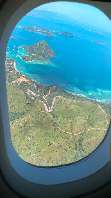 View from an airplane window into the islands above Flores near Bali and the ocean. Labuan Bajo Aesthetic, Hawaii Aesthetic, Labuan Bajo, Travel Bali, Plane Window, Board Pictures, Komodo Island, Vision Board Pictures, Labuan