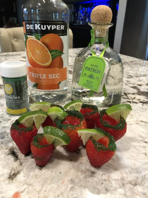 Crazy Alcoholic Drinks, Margarita Shots, Patron Drinks, Infused Alcohol Recipes, Acholic Drinks, Fun Drinks Alcohol, Pretty Alcoholic Drinks, Alcholic Drinks, Summer Drinks Alcohol