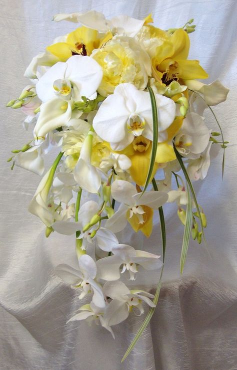 Yellow and white bridal bouquet with minicallas and cymbidium, phalaenopsis and dendrobium orchids White Orchids Wedding, Orchid Boutonniere, Orchid Bouquet Wedding, Luxury Bouquet, Flower Boquet, Yellow Orchid, Orchid Bouquet, Dendrobium Orchids, Orchid Wedding