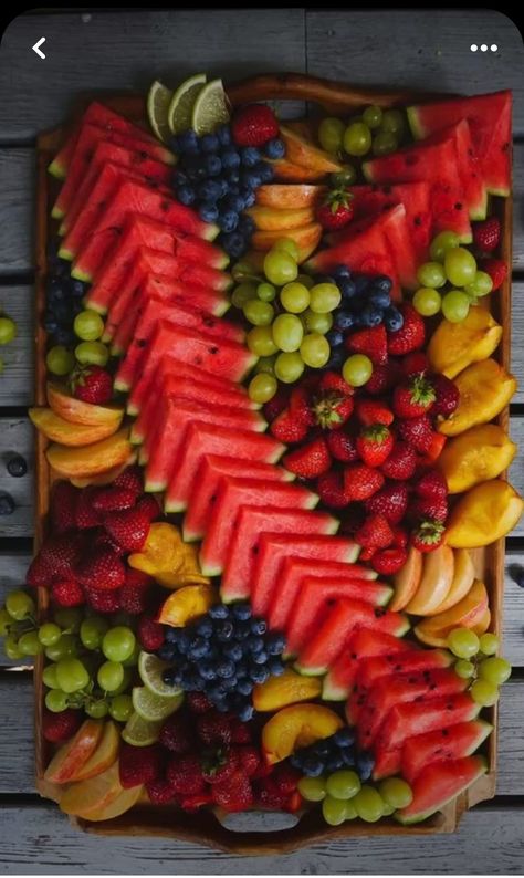 Charcuterie Board With Fruit And Veggies, Diy Fruit Board, Small Fruit Board Ideas, Fruit And Veggie Easter Tray, Easy Food Platters, Fruit Party Tray Ideas, Easy Fruit And Veggie Trays, Kid Fruit Platter, How To Display Fruit At Party