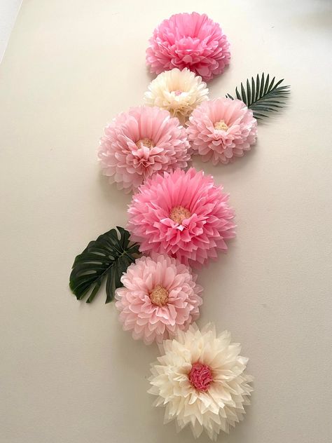 Tissue Paper Flowers Wall Decor, Crepe Paper Flowers Wall Decor, Tissue Flower Backdrop, Simple Flower Birthday Decorations, Birthday Decoration Ideas Diy At Home, Baby Shower Ideas Flower Theme, Diy Tissue Paper Decorations, Paper Decorations Diy Wall, Paper Flower Decorations For Party