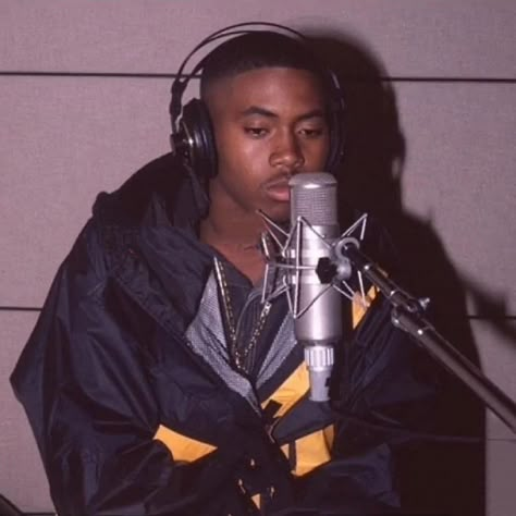 Nas Hip Hop, Men From The 90s, Nasir Jones, Hip Hop Images, Black American Culture, 90s Rappers Aesthetic, Rappers Aesthetic, 90s Rappers, Aaliyah Pictures