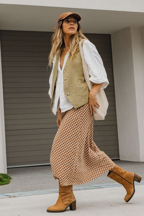 Autumn Dress Boots, Midi Dress Casual Fall, Fall 2024 Fashion Trends Midsize, Autumn Music Festival Outfit, Boho Business Casual Outfits, Midi Skirt With Boots Outfit, Eclectic Fall Fashion, How To Style A Midi Dress, Fall Bbq Outfit