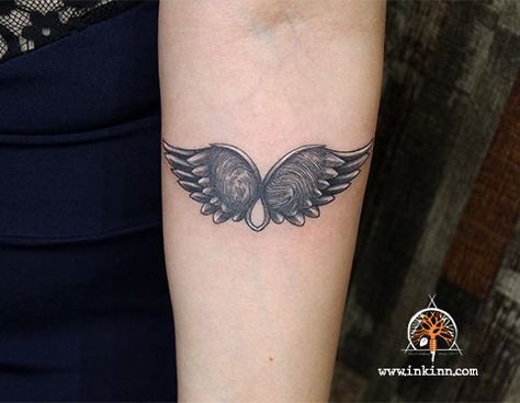 Dad Mom finger print tattoo with wings . Thumb Print Angel Wings Tattoo, Fingerprint Tattoo With Wings, Fingerprint Wings Tattoo, Small Fingerprint Tattoos For Women, Fingerprint Angel Wing Tattoo, Couple Thumb Print Tattoo, Finger Prints Tattoo, Finger Print Butterfly Tattoo, Thumbprint Tattoo Memory Dad