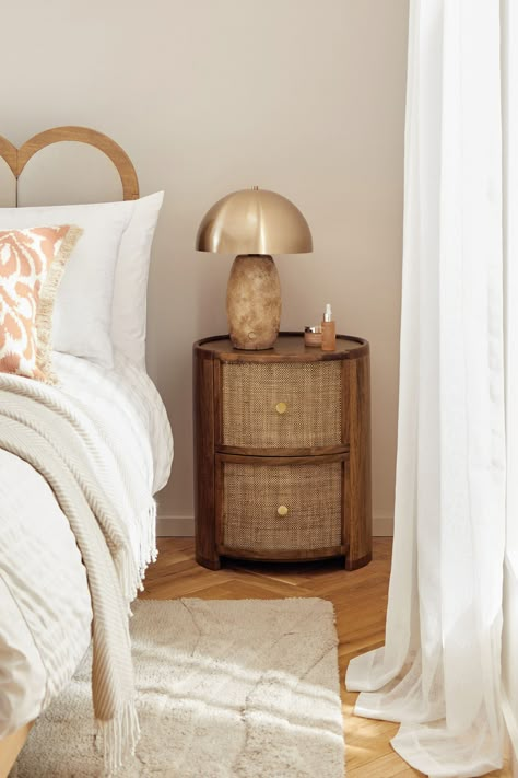 Rattan Bedroom, Bedside Table Decor, Nyc Apt, Moroccan Room, Warm Bedroom, Rattan Weave, Chic Vibes, Bohemian Bedroom Decor, Brown Interior