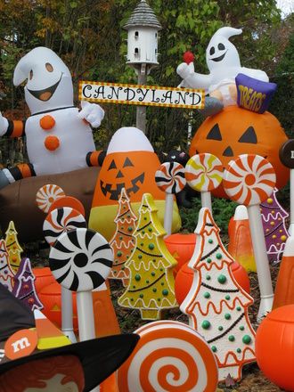 Lighthearted's Halloween Display 2012 | Halloween Forum Halloween Candy Decorations Outdoor, Spooky Candyland, Halloween Candyland, Candyland Halloween, Halloween Parade Float, Willie Wonka, Candy Props, Candy Decorations Diy, Spooky Candy