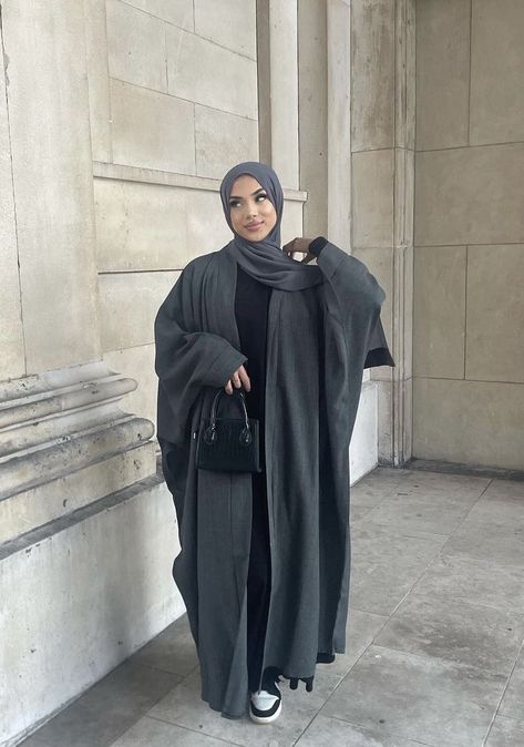 Abaya And Trainers, Abaya With Cardigan, Fashion Outfits With Hijab, Eid Outfits Abaya, Abaya Work Outfit, Muslim Eid Outfits, Everyday Abaya Outfits, Modest Abaya Outfits, Hijab Outfit Abaya