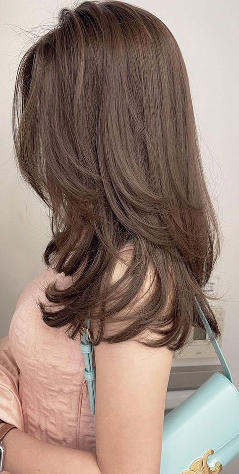 Medium Long Haircut With Curtain Bangs, Same Length Layered Hair, Soft Layers With Bangs Medium Hair, Layered Hair For Medium Hair, Layered Hair W Curtain Bangs, Short Layer Hair With Curtain Bangs, Aesthetic Layers Haircut, Fluffy Layered Hair Medium, Middle Length Hair With Curtain Bangs