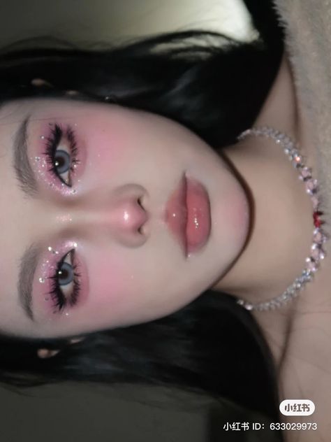 Pink Cute Makeup Look, Cute Stage Makeup, Black Pink Inspired Makeup, Makeup With Pink Eyeliner, Shiny Pink Makeup, Princess Pink Makeup, Pretty In Pink Aesthetic Outfits, Black Pink Makeup Looks, Cute Birthday Makeup Looks Simple