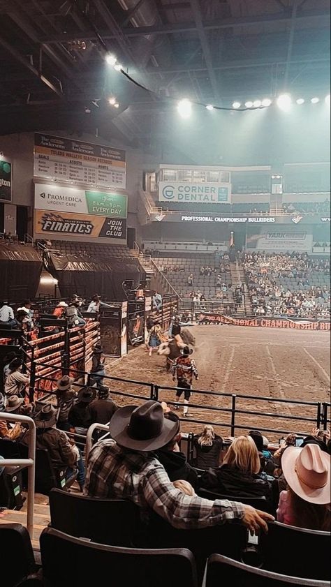 Country Athestic, Rodeo Aesthetic Wallpaper, Country Lifestyle Aesthetic, Country Astetic, Rodeo Wallpapers, Ranch Life Aesthetic, Rodeo Aesthetic, Western Aesthetic Wallpaper, Country Pictures