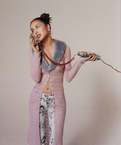 Y2k Photoshoot, Retro Photoshoot, Studio Photoshoot, On The Phone, Photoshoot Concept, Outfit Look, Branding Photoshoot, Olivia Rodrigo, Fashion Photoshoot