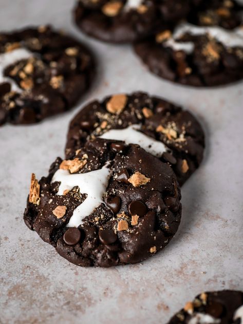 Chocolate Smores Cookies Recipes, Cookies Different Flavors, Chocolate S’mores Cookies, Smores Stuffed Cookies, S'mores Cookies, Chocolate Smores Cookies, Grilled Vegetable Pasta, Vegan Lentil Curry, Mushroom Quesadillas