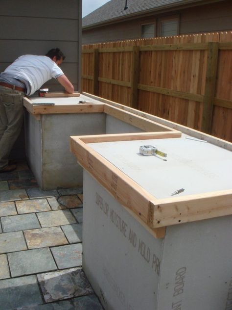 How to Build Outdoor Kitchen Cabinets? Outdoor Countertop, Block Furniture, Outdoor Kitchen Countertops, Outdoor Kitchen Cabinets, Lights Patio, Outdoor Kitchen Bars, Concrete Countertop, Build Outdoor Kitchen, Concrete Counter