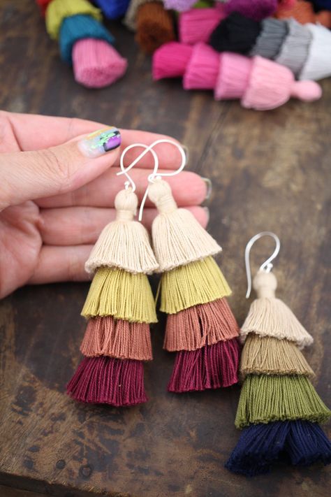 Beaded Tassels Diy, Diy Tassel Earrings, Tassels Tutorials, Tassel Crafts, Diy Jewelry To Sell, Diy Jewelry Holder, Fabulous Diy, Easy Jewelry, Diy Tassel